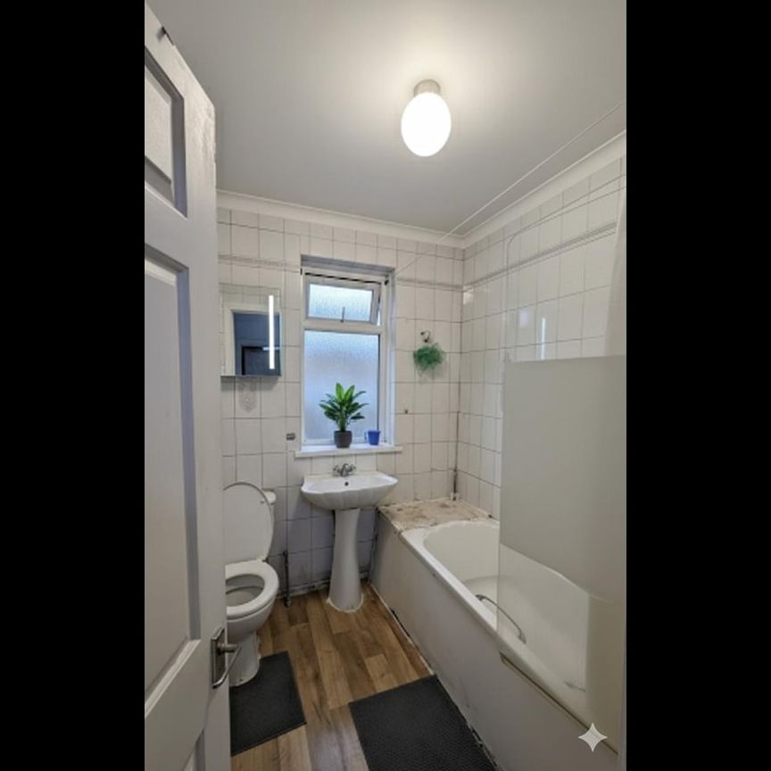 Room in a Shared House, Thornton Road, IG1 - Photo 1