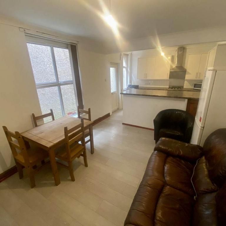 5 bedroom house to rent - Photo 1