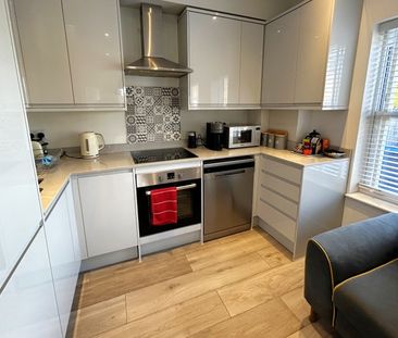 3 Claremont Road, West Byfleet - 1 bedroomProperty for lettings - S... - Photo 4