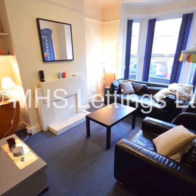 4 Bedroom Mid Terraced House for rent in Hessle View - Photo 1