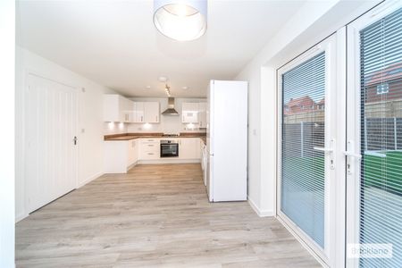 4 bedroom house to rent Funnell Drive, Stone Cross, Pevensey, East Sussex, BN24 - Photo 2