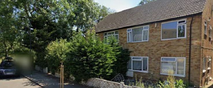 Two Bedroom First-Floor Maisonette Walking Distance to Northolt Station Private Garden Garage - Photo 1