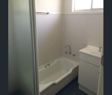 4 Dorothy Ave - 3 Bedroom Home - Photo 5