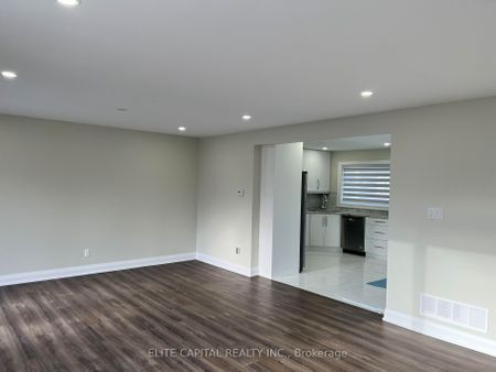 For Lease - 67 Hutcherson Square, Toronto, Ontario - Photo 5