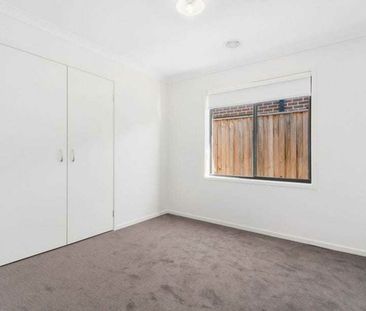 16 Rimple Way, Beaconsfield VIC - Photo 5