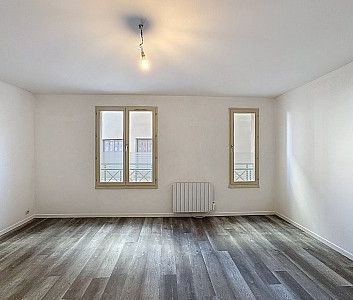 T2 - SAINT GENIS LAVAL - Photo 1