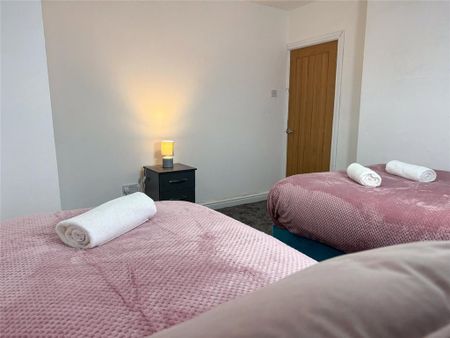 3 bedroom semi-detached house to rent - Photo 4