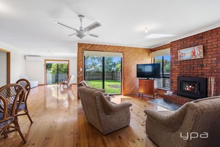 FANTASTIC LOCATION - IMMACULATE COASTAL HOME WITH TIMBER FLOORS - Photo 3