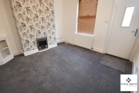 3 Bedroom House - Terraced To Let - Photo 3
