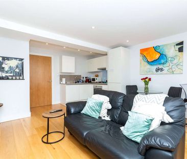 A one bedroom apartment set within a modern development in a convenient Islington location. - Photo 3