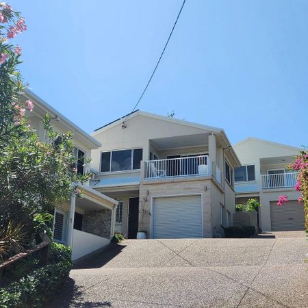 Coastal Luxury with Your Own Private Pool, Just 200m to Sunrise Beach - Photo 4