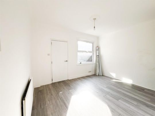 Newlands Road, London - Photo 1