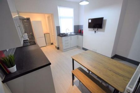 4 bedroom terraced house to rent - Photo 5