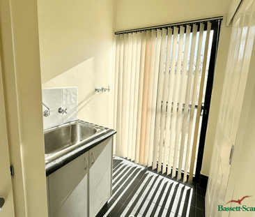 Central Three-Bedroom Unit with Ensuite and Private Courtyard - Photo 6