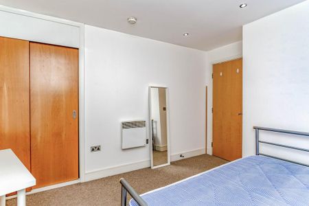 3 bedroom flat to rent - Photo 5