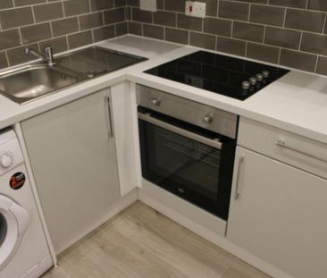 3 bedroom flat to rent - Photo 6