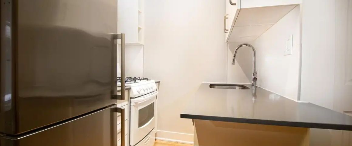 2367 Queen St. E — Studio - Photo 1