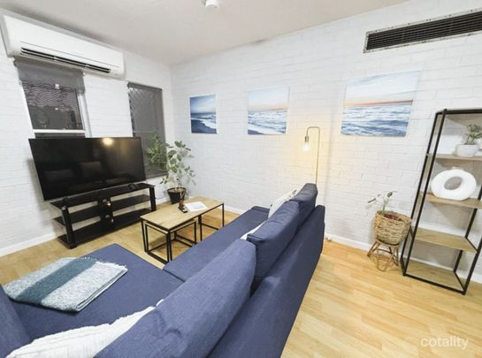 FURNISHED - Neat and tidy 3 x 1 - Photo 1