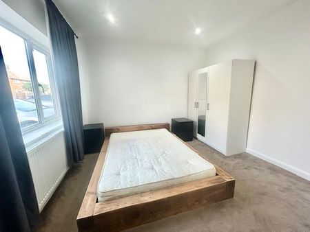 4 bedroom terraced house to rent - Photo 3