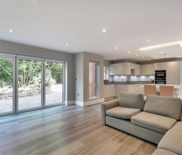 4 bedroom detached house to rent - Photo 2