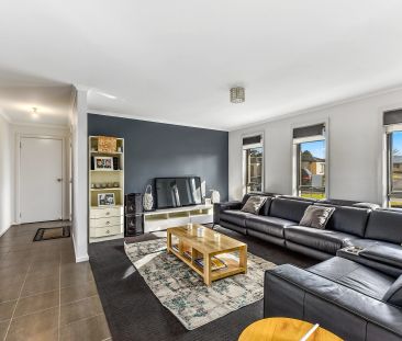 Modern and stylish three bedroom home! - Photo 4