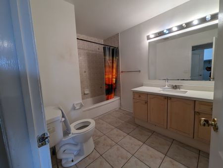 For Lease - 1423 Quest Circle, Mississauga, Ontario - Photo 2