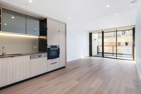 Level 10 | Bright Two Bedrooms - Photo 3