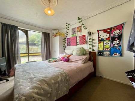 33 Yellowstone Crescent, Burwood - Photo 3