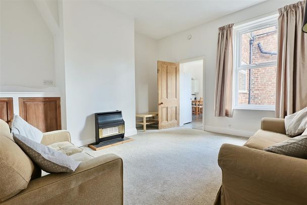 2 bedroom Student Flat to rent in Holmwood Grove, Newcastle Upon Tyne - Photo 1