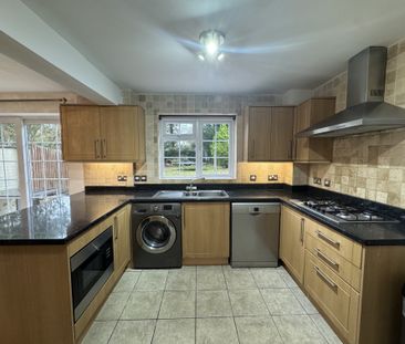 Punch Copse Road, Crawley - Photo 2