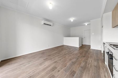 Stylish 2-Bedroom Townhouse - Photo 4