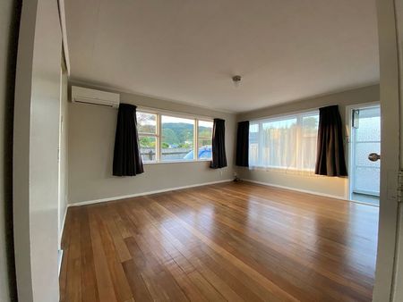 Sunny unit in quiet cul de sac - Photo 2