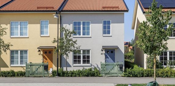 Gyllenstiernas Allé, Märsta - Photo 2