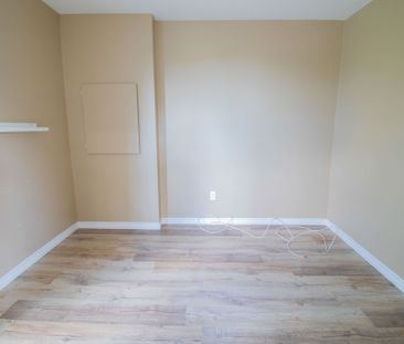 **STUNNING** Beautiful 2 Bedroom Upper Unit in Welland - Photo 3