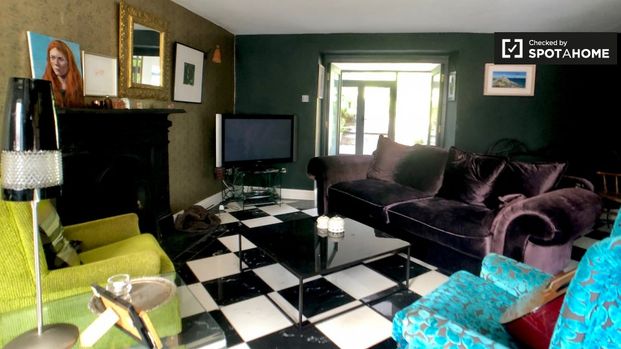Large room in 3-bedroom house in Howth, Dublin - Photo 1