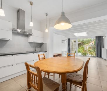 Zeer ruime 4 Slaapkamerwoning met tuin in Gent te huur - Photo 2