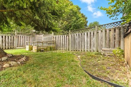 For Lease - 8 Oban Court Unit# upper level, Clarington, Ontario - Photo 2