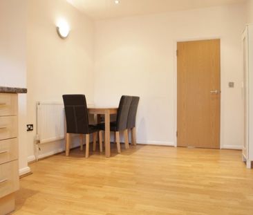 Water Lane, Ilford, Essex IG3 - Photo 1