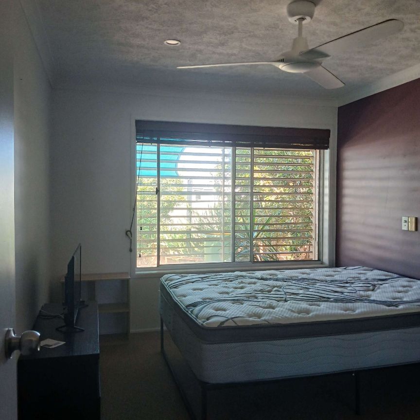 Burleigh Waters - Photo 1