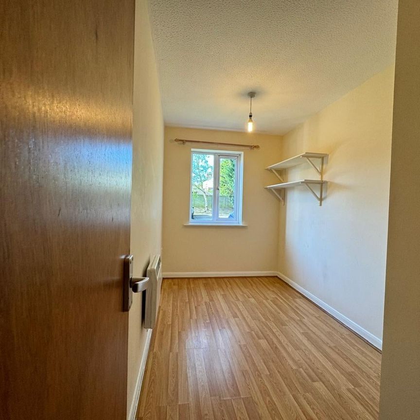 2 Bed Flat, Marmion Road, NG3 - Photo 1