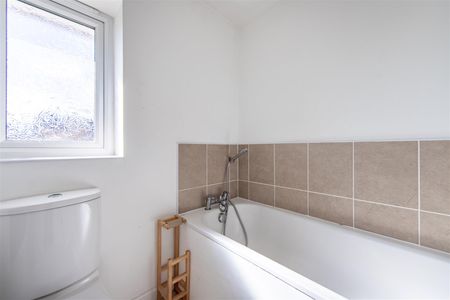 3 bed semi-detached house to rent in Ryder Court, Newcastle Upon Tyne, NE12 - Photo 4