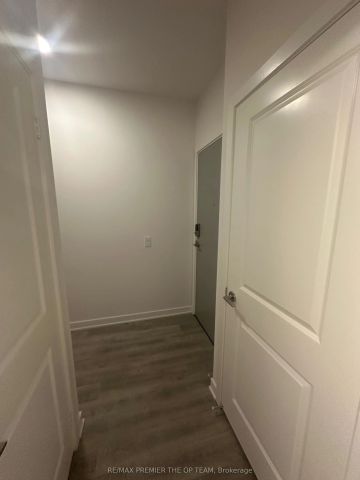 30 Upper Mall Way #403 - Photo 2