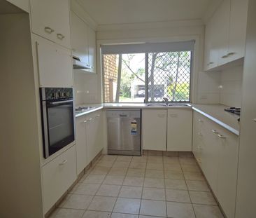 Comfortable Three Bedroom Family Home close to Robina Town Centre a... - Photo 3