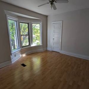 *Newly Painted* 2-bedroom + Den Upper near Bloor and Dufferin - Photo 2