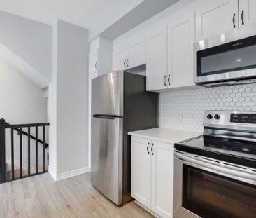 For Lease - 816 Mikinak Road, Manor Park - Cardinal Glen and Area, ... - Photo 1