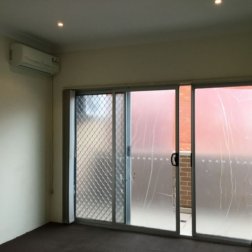 Spacious & Convenient 3-Bedroom Apartment in Prime Hurstville Location - Split Levels - Photo 1