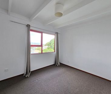 2 bedr townhouse with garage in Hataitai village - Photo 2