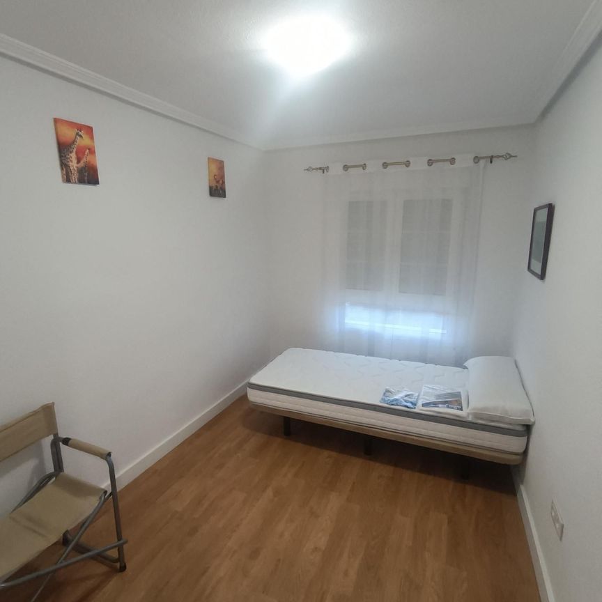 Piso de alquiler en Ensanche - Photo 1