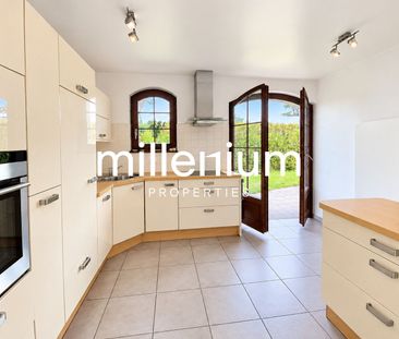 Contemporary, partially furnished house with a garden and a separate s - Foto 5