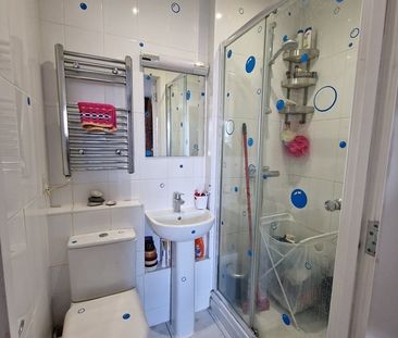 Room in a Shared Flat, Zenith Close, NW9 - Photo 4